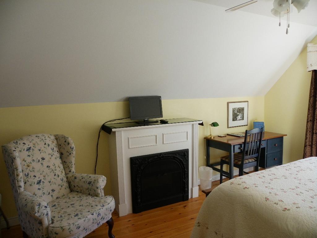 The Colonel'S In Bed And Breakfast Fredericton Zimmer foto
