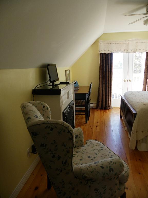 The Colonel'S In Bed And Breakfast Fredericton Zimmer foto