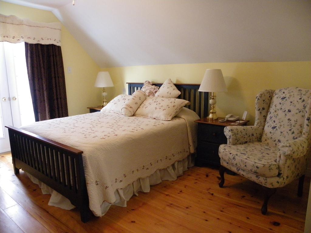 The Colonel'S In Bed And Breakfast Fredericton Zimmer foto